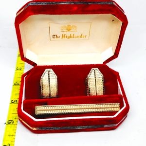 Vintage The Highlander Gold Tone Cufflinks Tie Clip Set  Orignal Red Velvet Box
